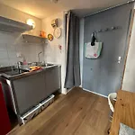 Petit Duplex Centre 아파트 *